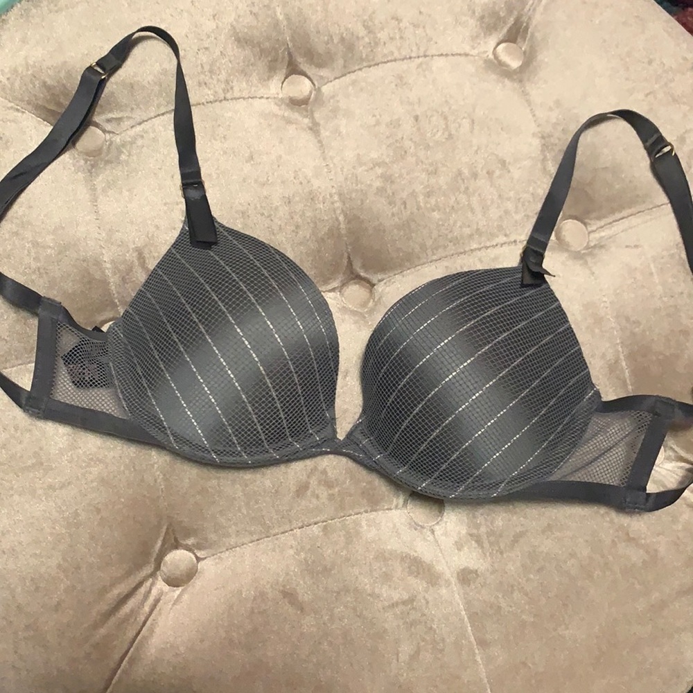 Victoria’s Secret very sexy push-up bra caged back